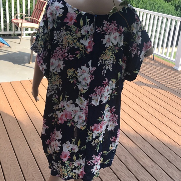 🌷WOMAN TOP BY MARISA CHRISTINA IN SIZE 3X 🌷 - Picture 5 of 8